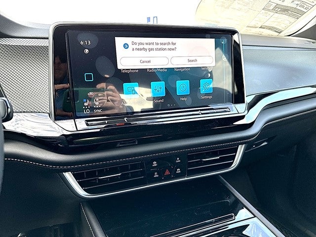 2024 Volkswagen Atlas Cross Sport 2.0T SEL R-Line