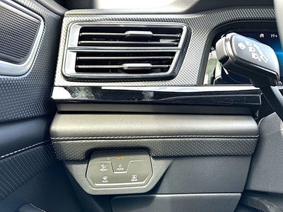 2024 Volkswagen Atlas Cross Sport 2.0T SEL R-Line