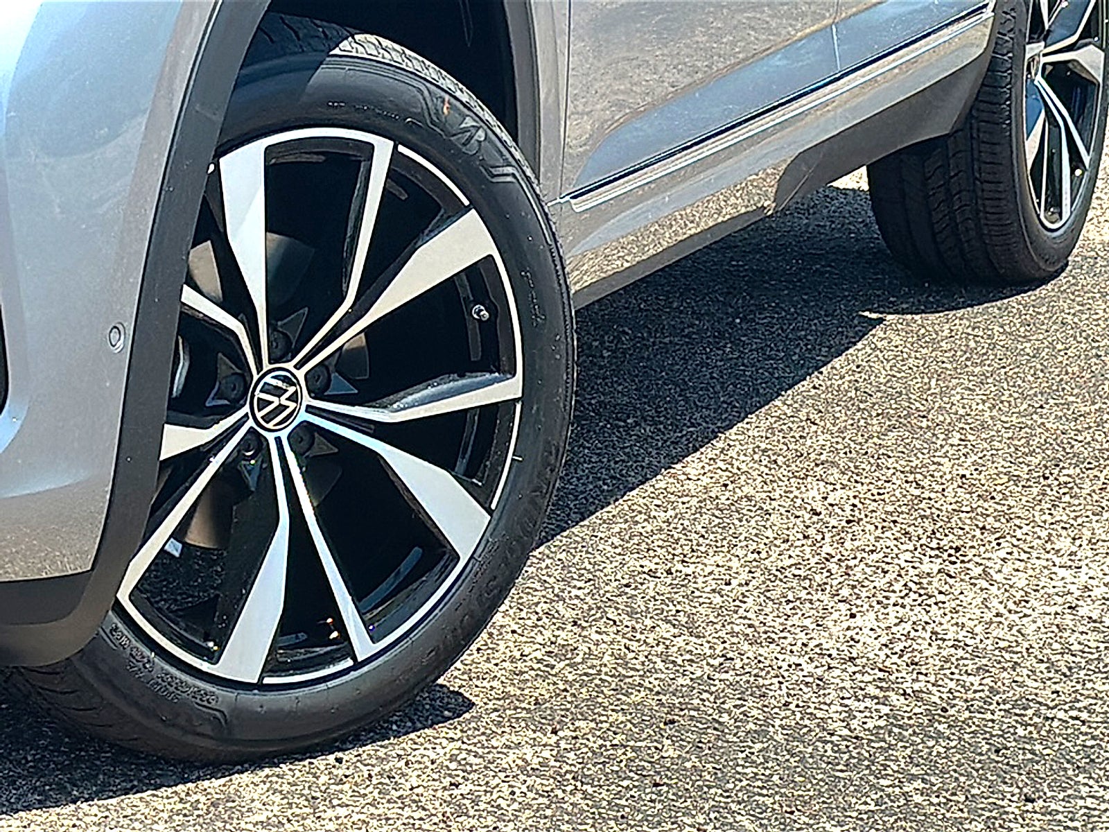 2026 Volkswagen Atlas Cross Sport SEL Premium R-Line