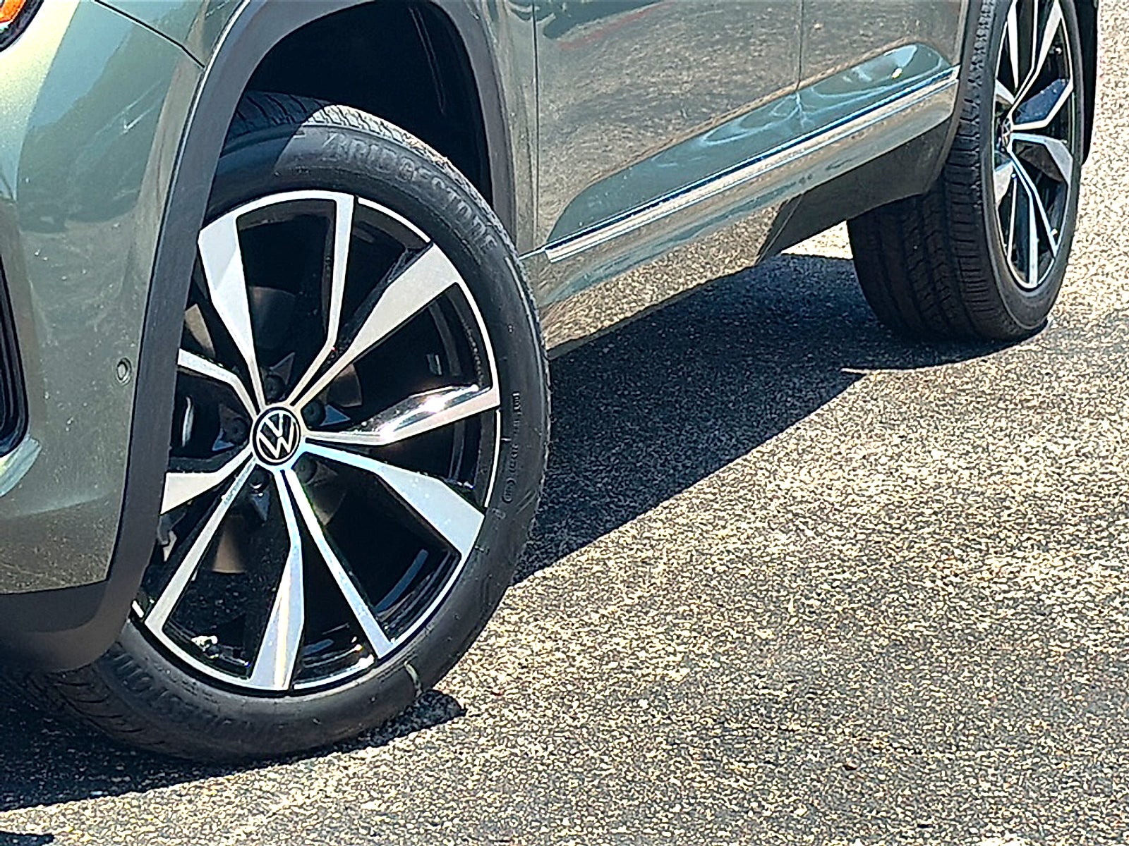 2026 Volkswagen Atlas Cross Sport SEL Premium R-Line
