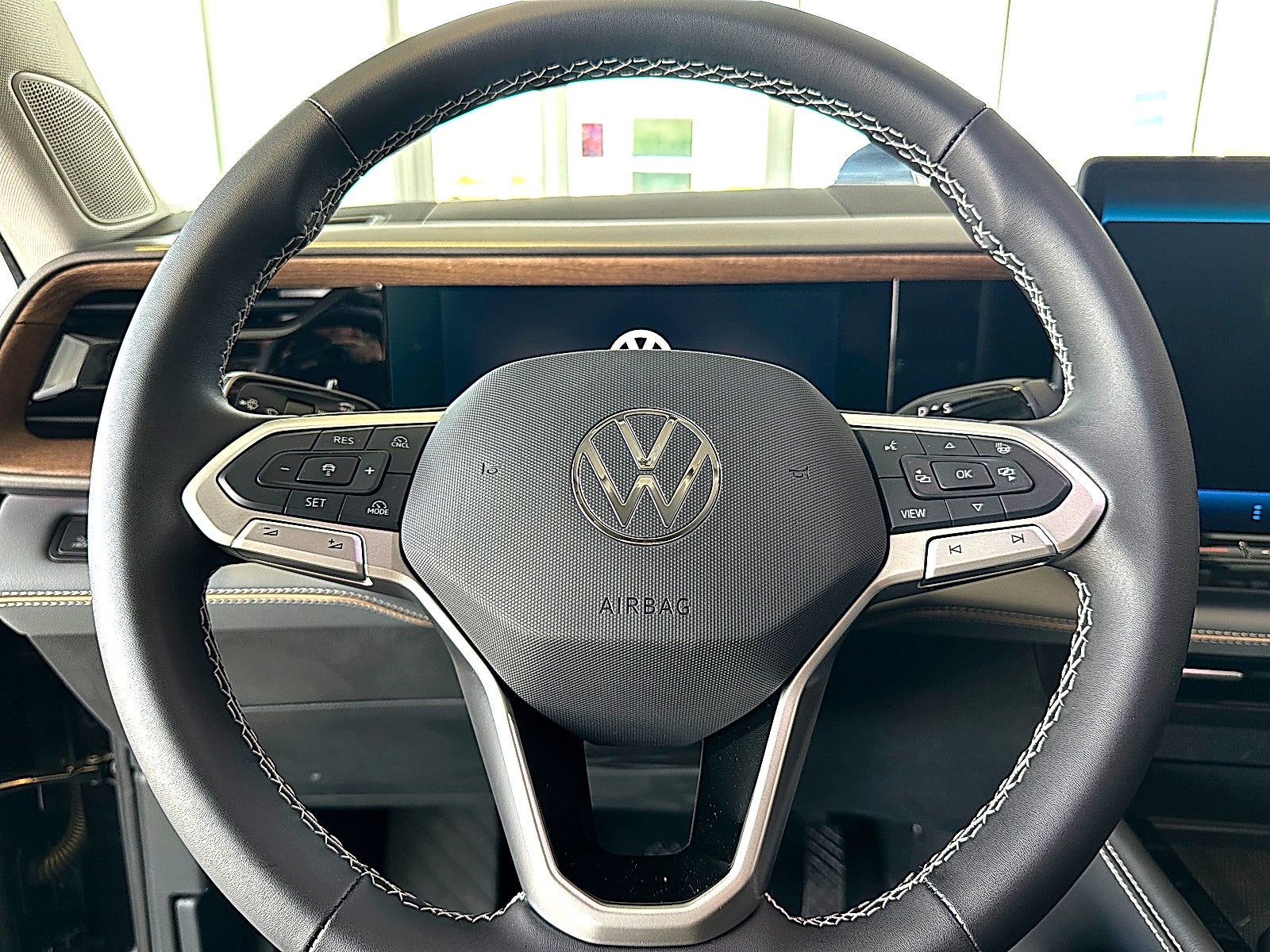 2027 Volkswagen Atlas SE w/Technology