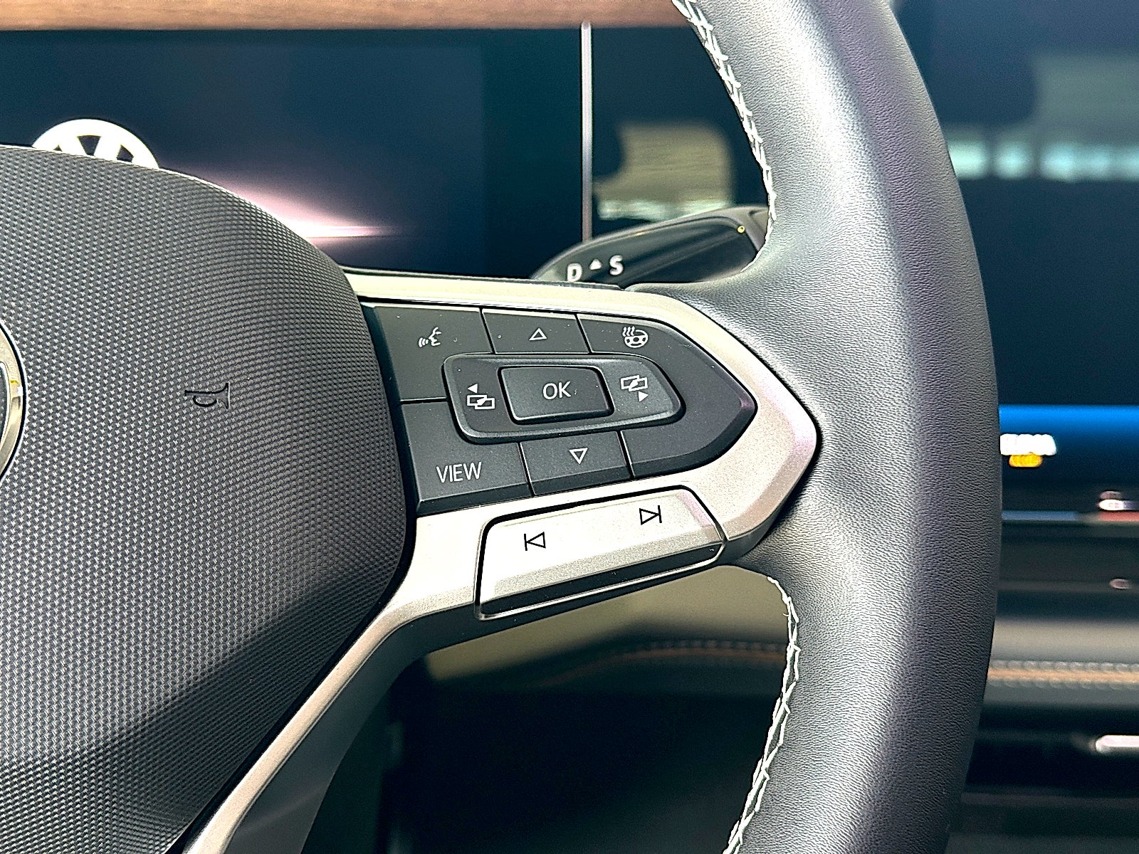 2027 Volkswagen Atlas SE w/Technology