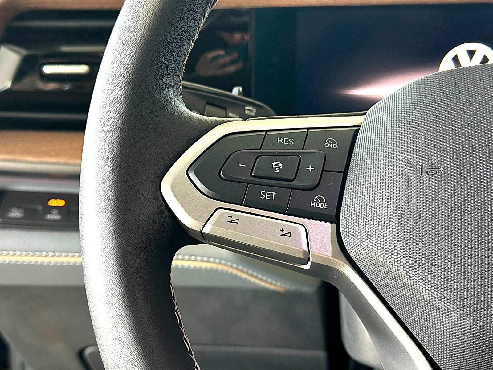 2027 Volkswagen Atlas SE w/Technology