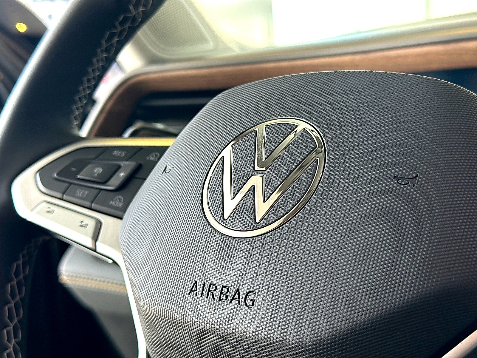 2027 Volkswagen Atlas SE w/Technology