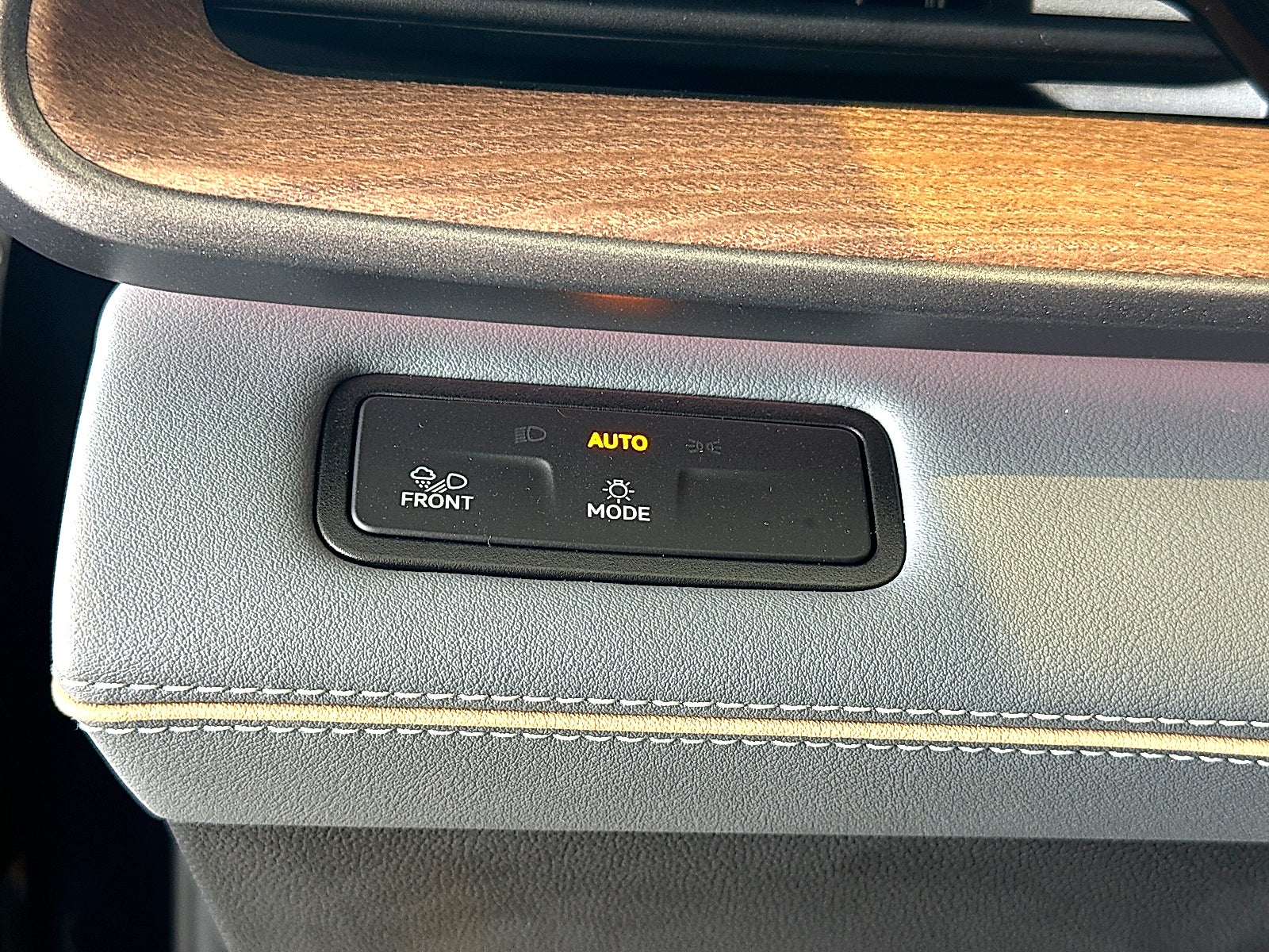 2027 Volkswagen Atlas SE w/Technology