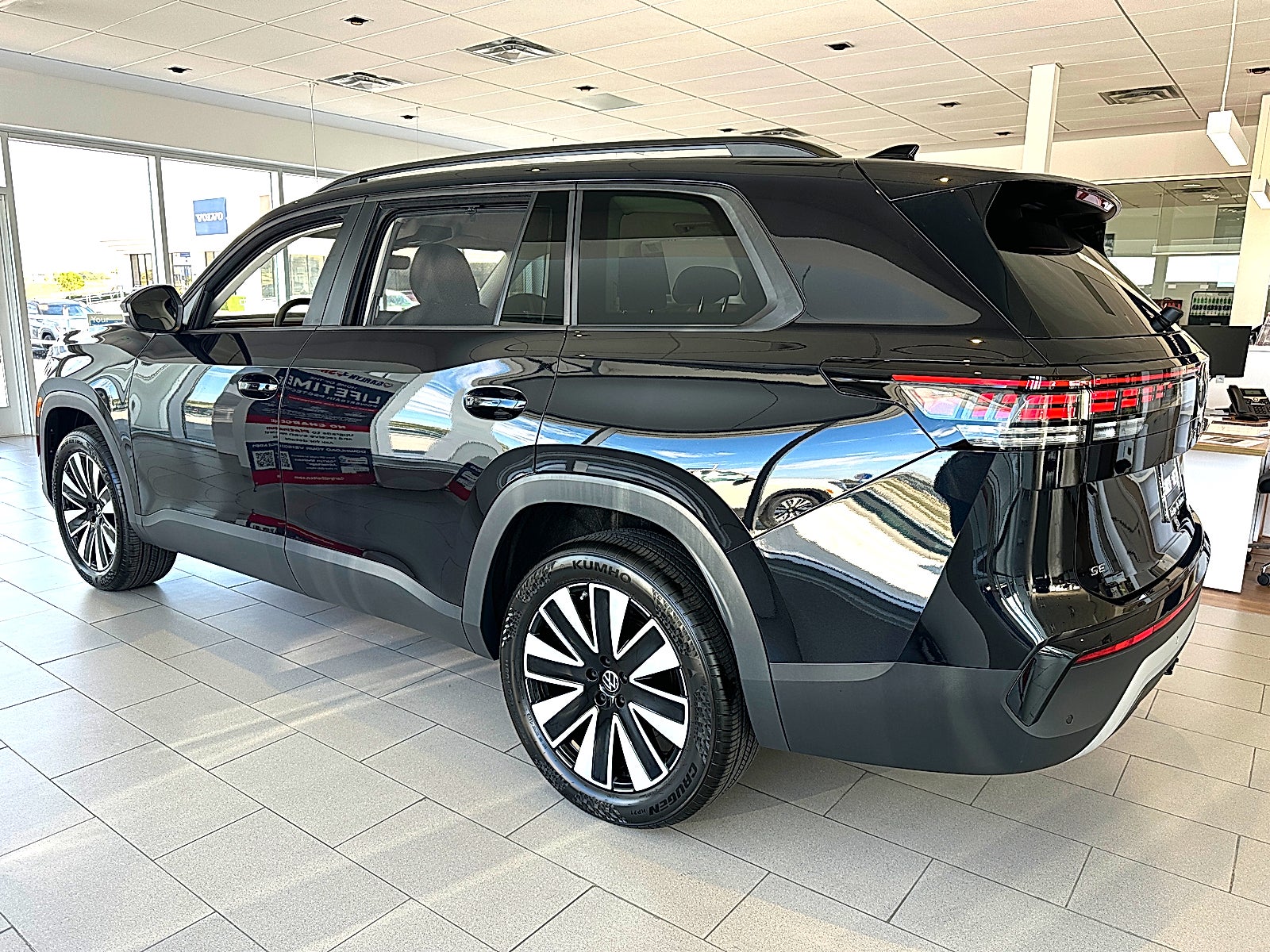 2027 Volkswagen Atlas SE w/Technology