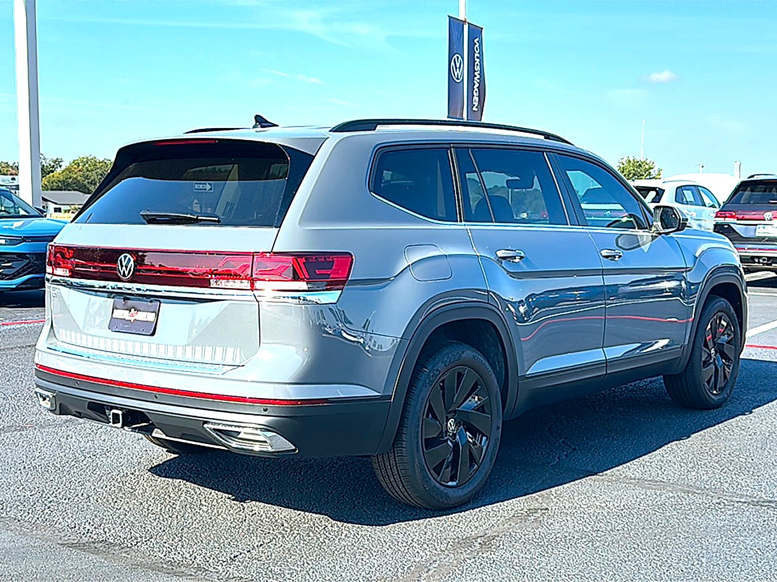2026 Volkswagen Atlas SE with Technology