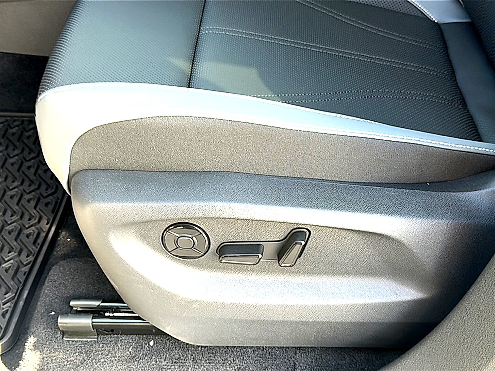 2027 Volkswagen Atlas SE w/Technology