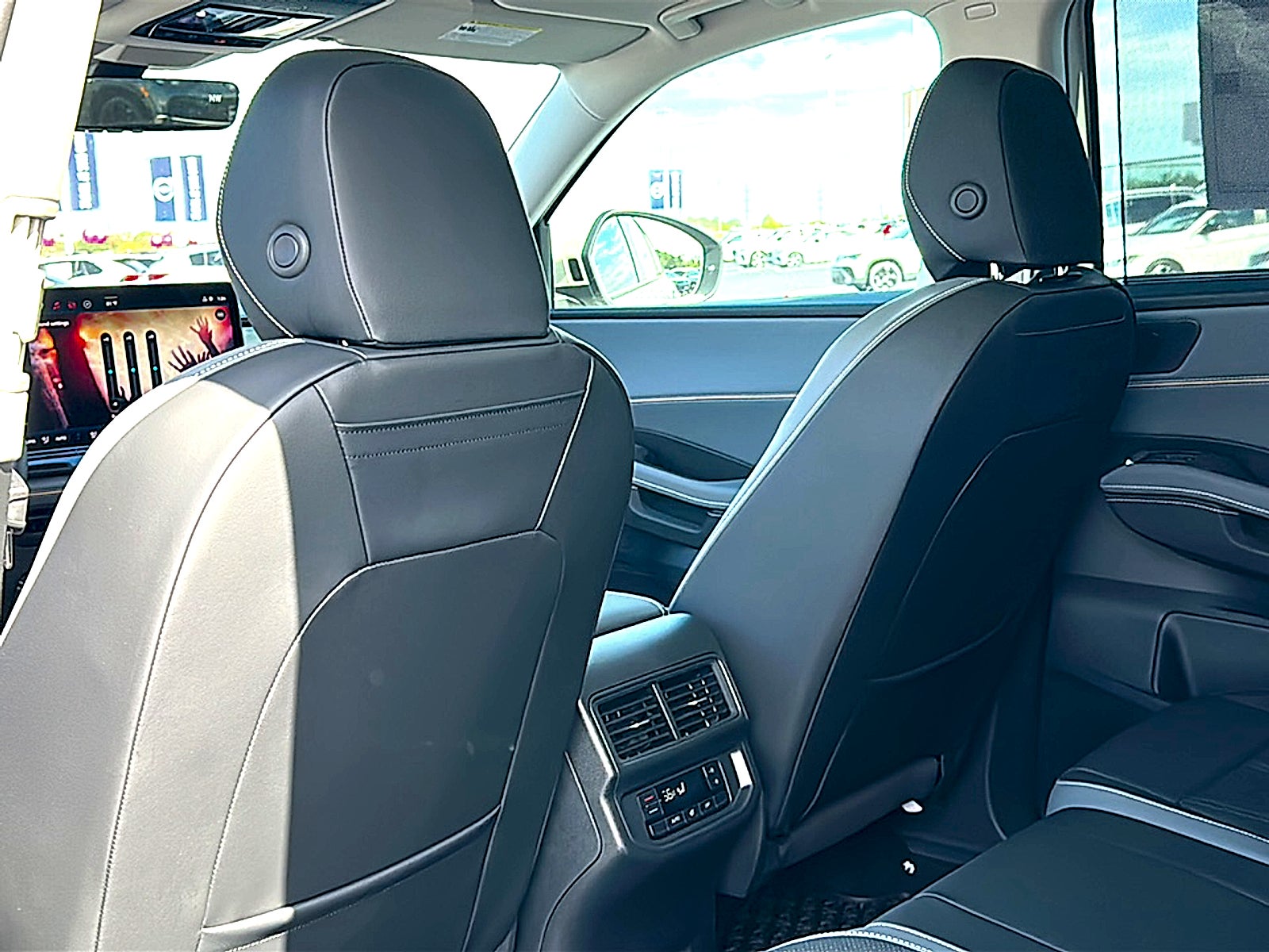 2027 Volkswagen Atlas SE w/Technology