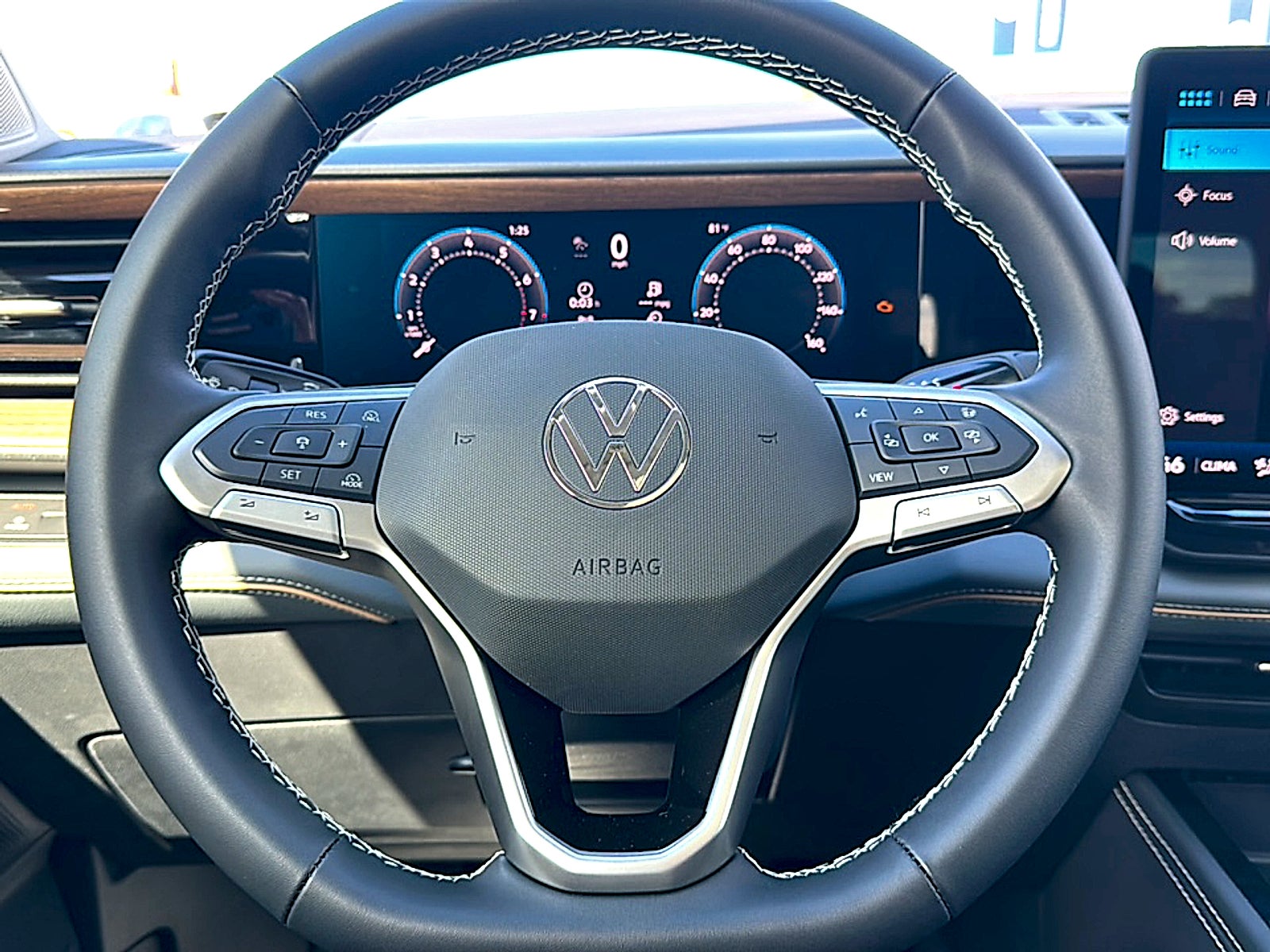 2027 Volkswagen Atlas SE w/Technology