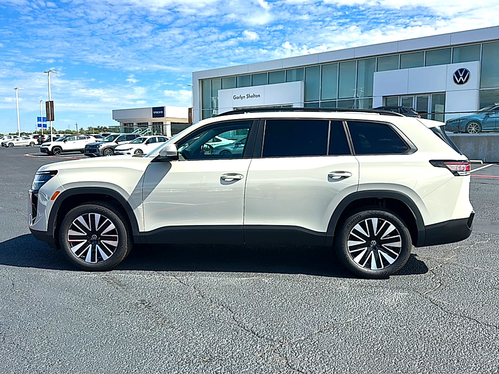 2027 Volkswagen Atlas SE w/Technology