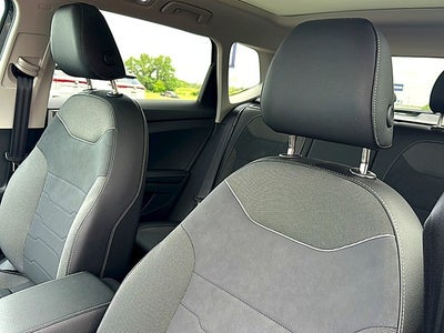 2026 Volkswagen Taos 1.5T SE Black