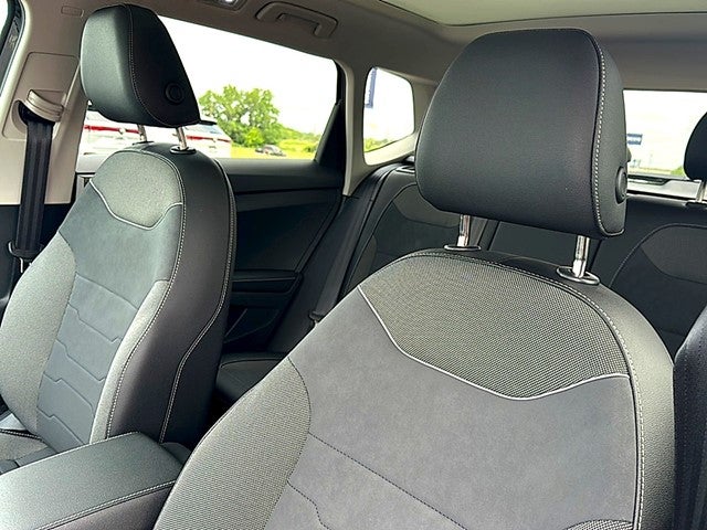 2026 Volkswagen Taos 1.5T SE Black