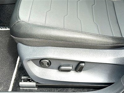 2026 Volkswagen Taos 1.5T SE Black