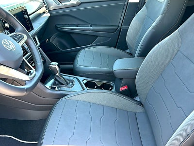 2026 Volkswagen Taos SE Black
