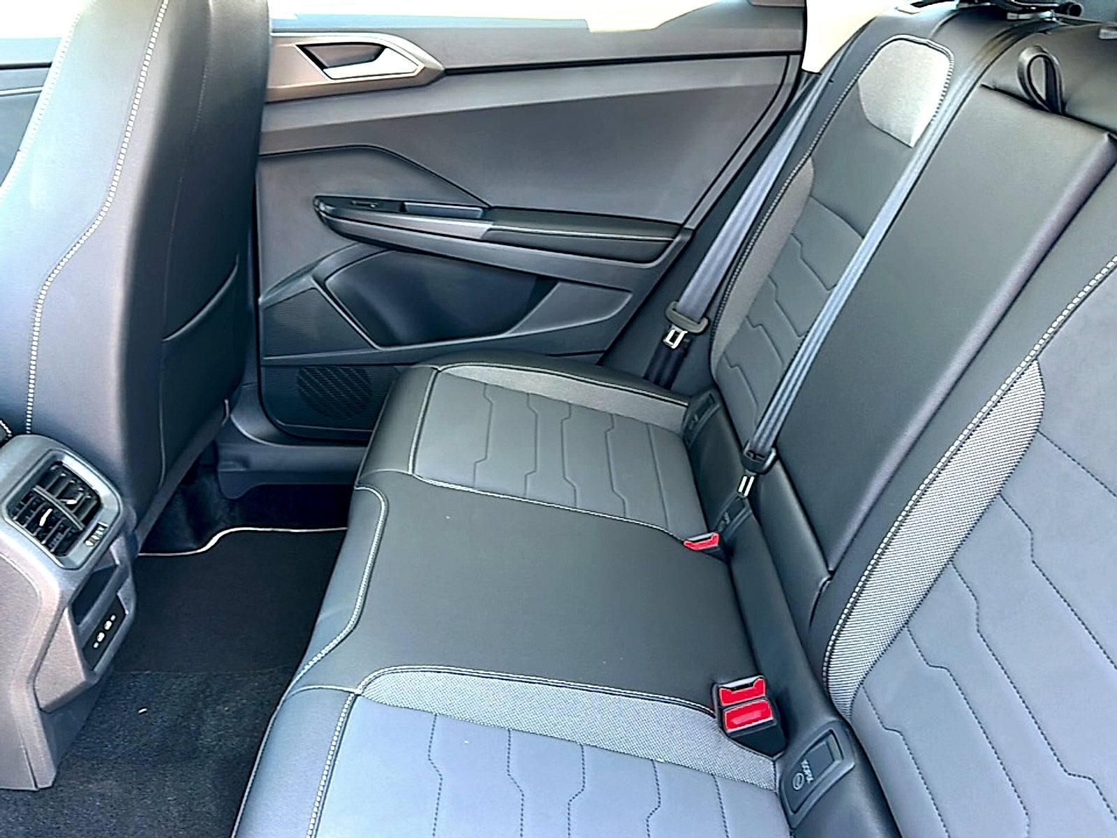 2026 Volkswagen Taos SE Black