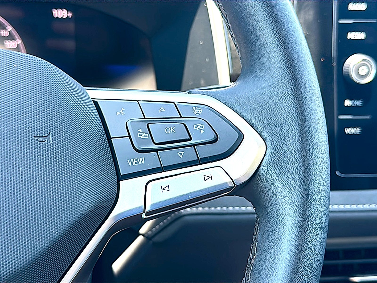 2026 Volkswagen Taos SE Black