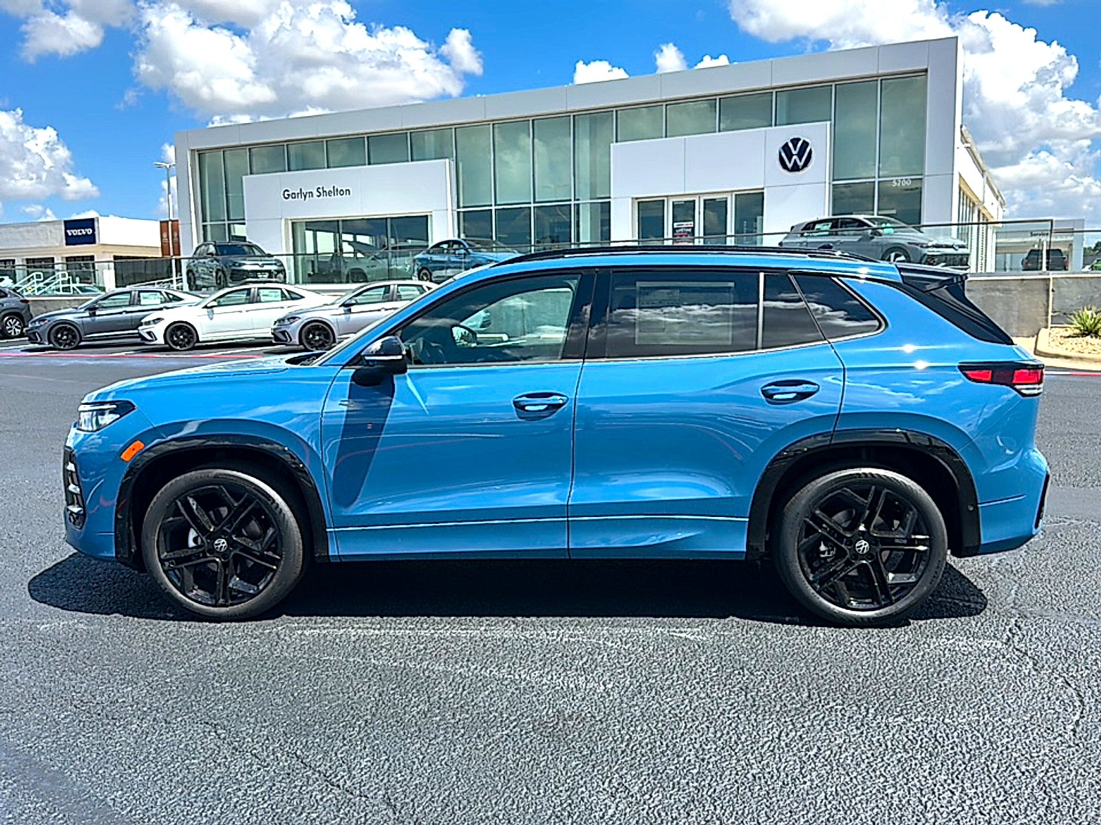 2026 Volkswagen Tiguan SE R-Line Black