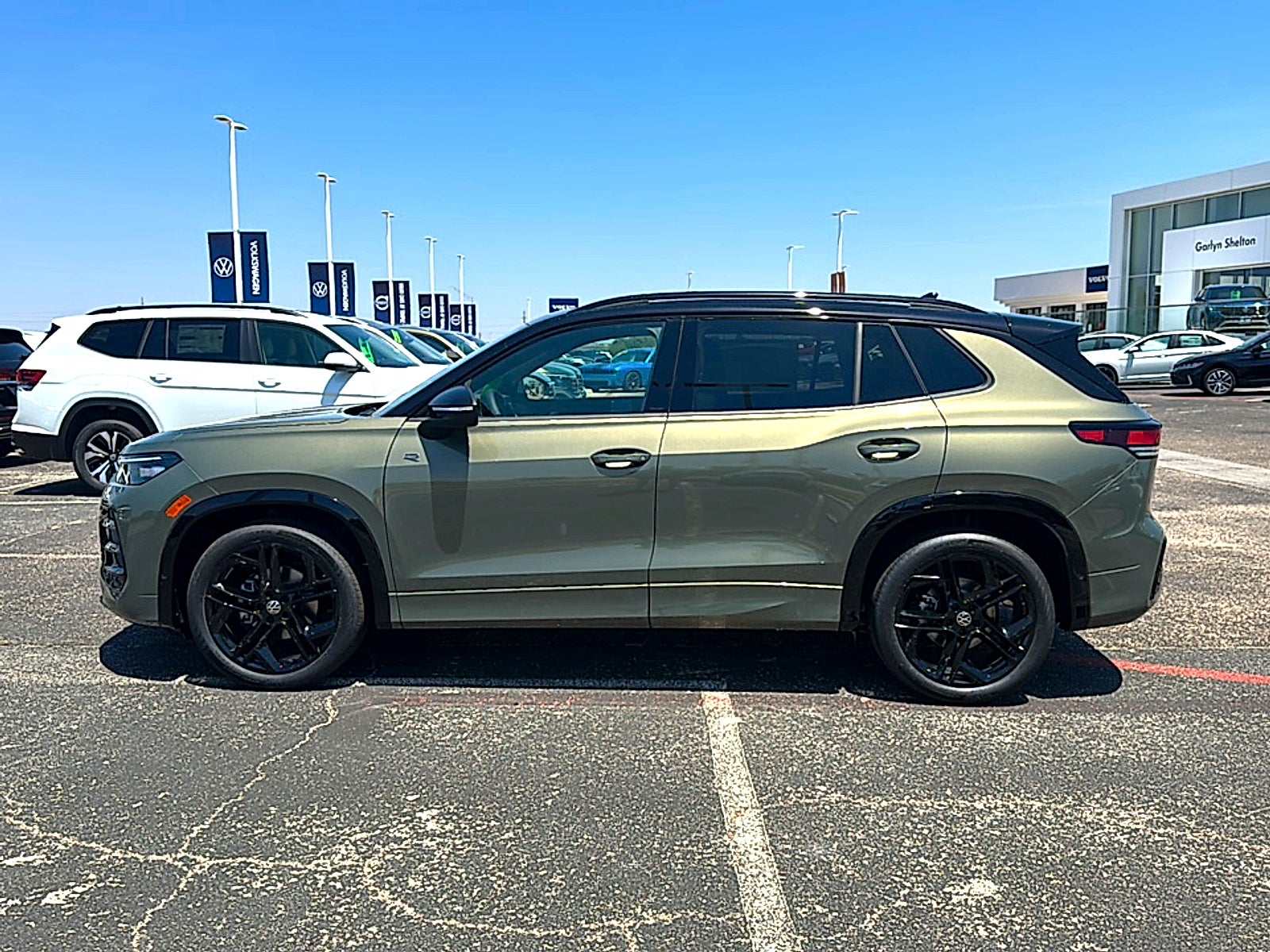 2026 Volkswagen Tiguan SE R-Line Black