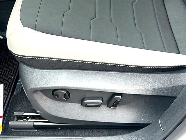 2026 Volkswagen Taos SE FWD