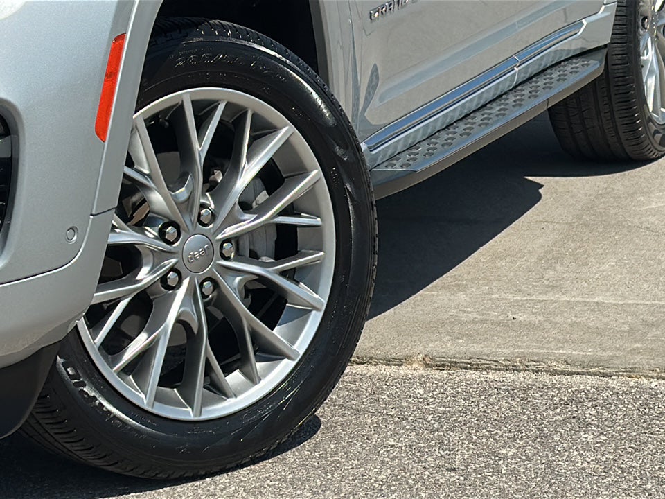 2023 Jeep Grand Cherokee Summit 4x2