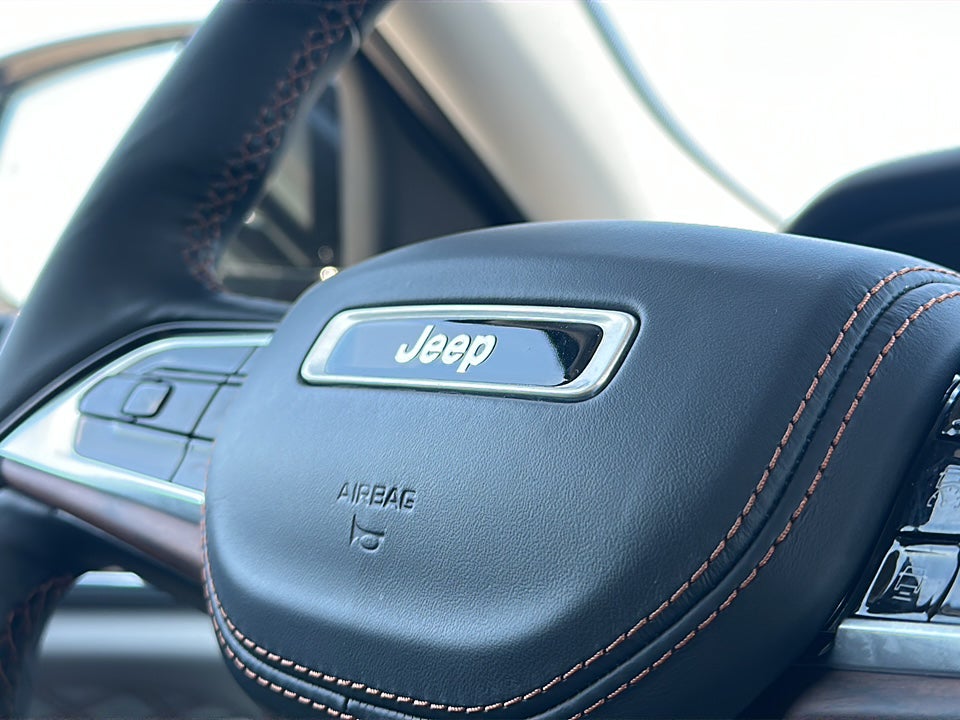 2023 Jeep Grand Cherokee Summit 4x2