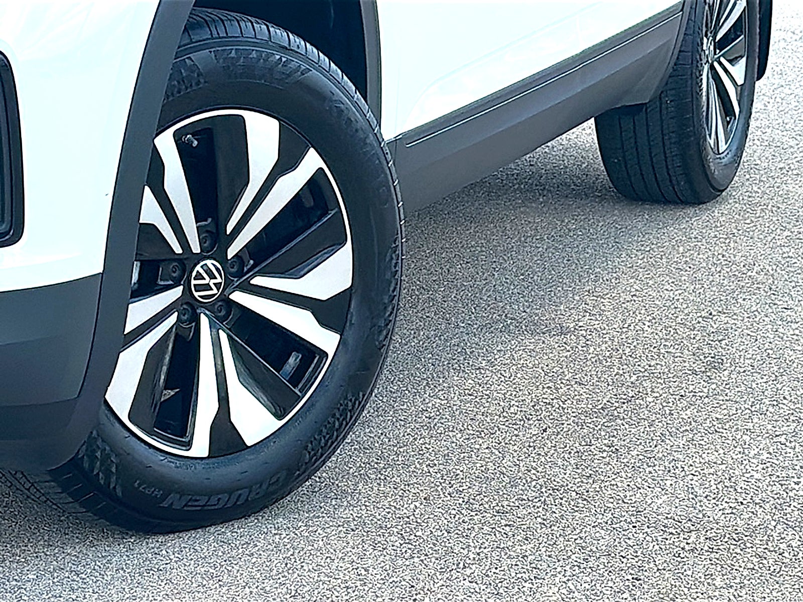 2025 Volkswagen Atlas Cross Sport 2.0T SE