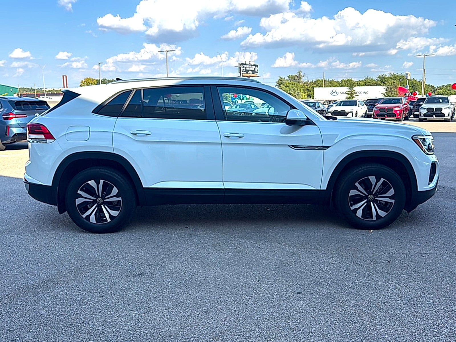 2025 Volkswagen Atlas Cross Sport 2.0T SE