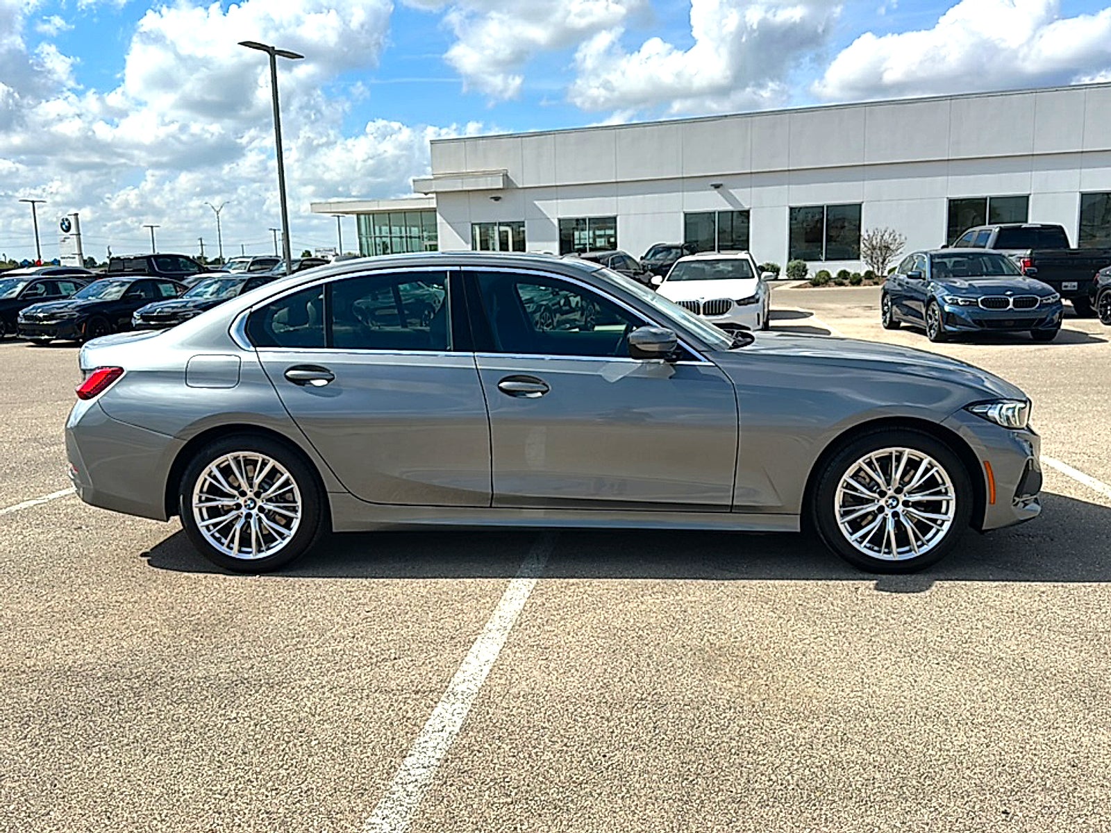 2024 BMW 3 Series 330i