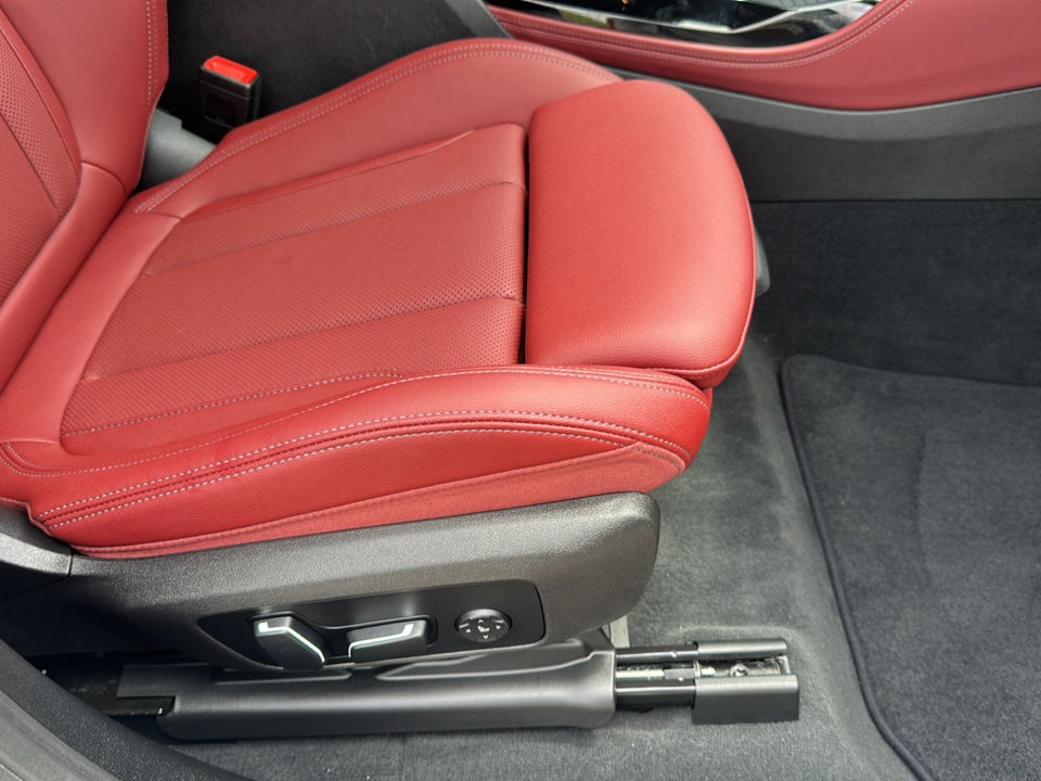 2025 BMW X4 xDrive30i