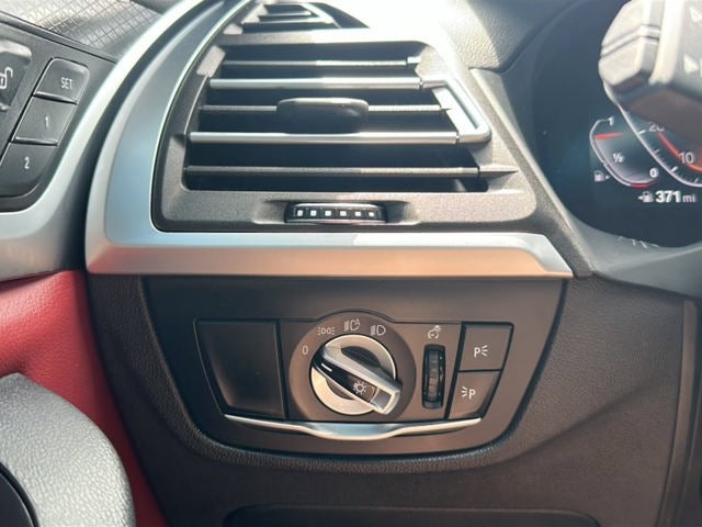2025 BMW X4 xDrive30i