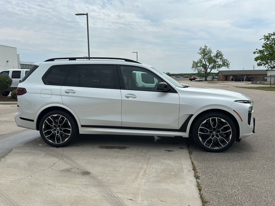 2024 BMW X7 M60i