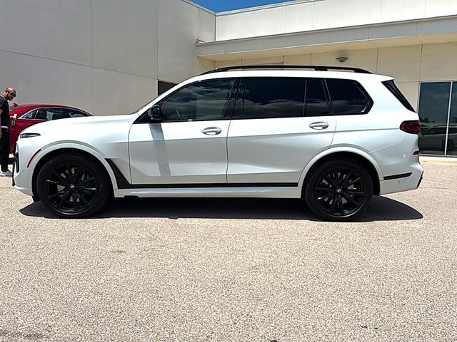 2025 BMW X7 M60i