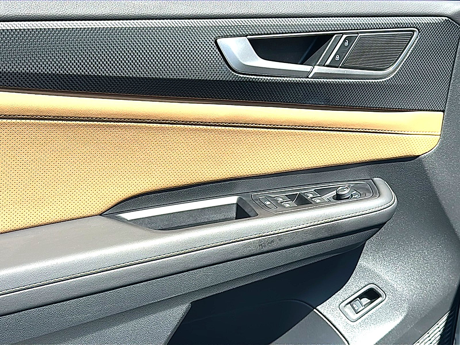 2025 Volkswagen Atlas Cross Sport 2.0T SEL R-Line Black